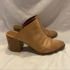 REPORT TAN MULE BLOCK HEELS